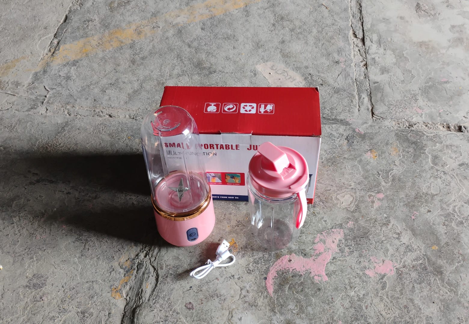 Portable Small Juicer Blender With Water Bottle / Cup (2 Pc Set) Portable Small Juicer Blender With Water Bottle / Cup (2 Pc Set)